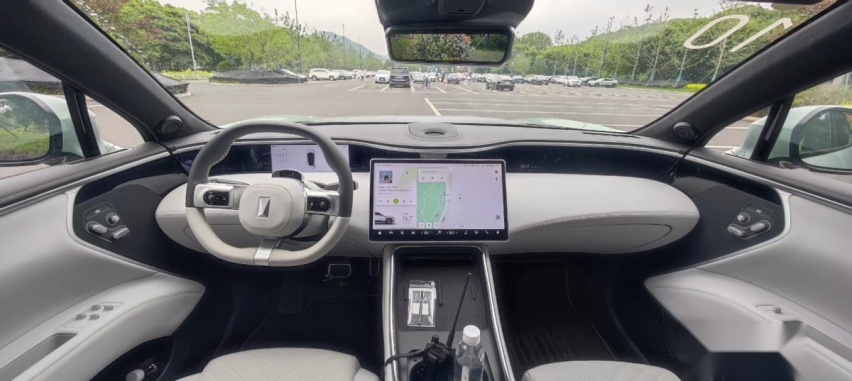 智驾赛道领跑者，看阿维塔11如何改变我们日常出行