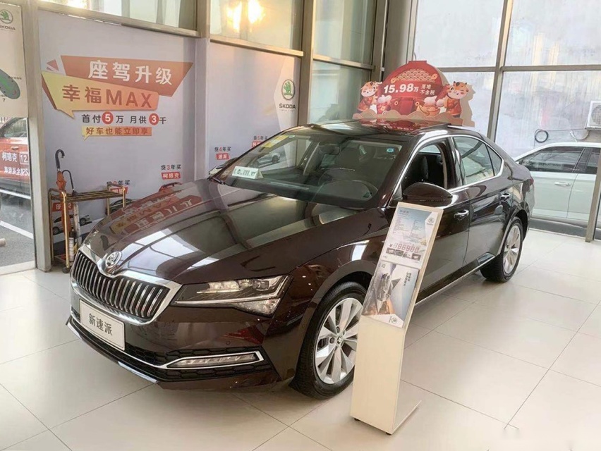 近5米长合资B级车落地14.77万，还买啥凯美瑞迈腾？