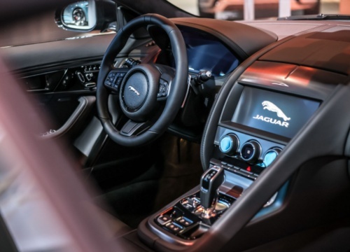 何为经典跑车？捷豹F-TYPE 75周年典藏版VS保时捷718