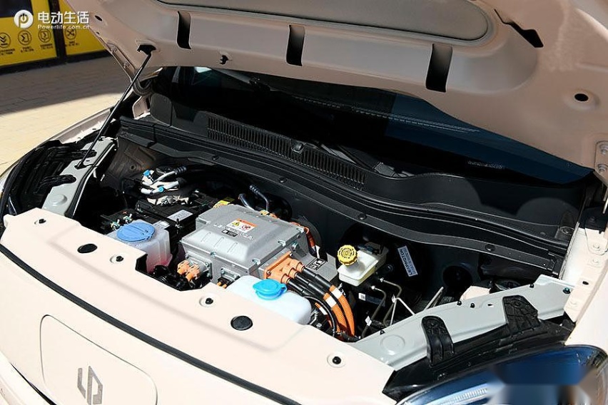 微型精品家庭用车 实拍2021款零跑T03 400豪华版