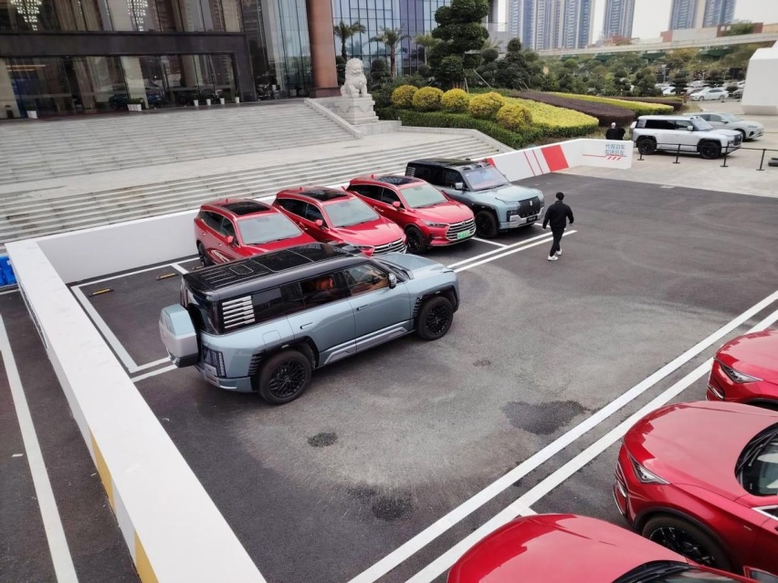 走进比亚迪智能化街区，沉浸式体验智舱智驾到整车智能