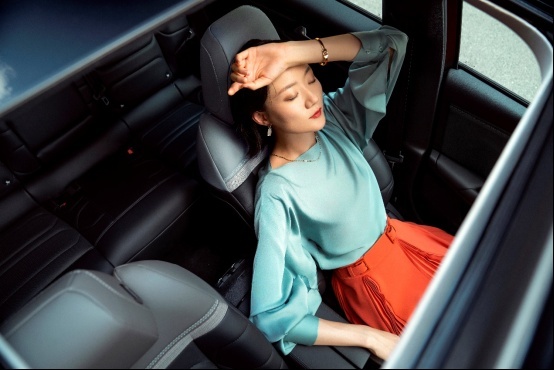 站在“她”的角度看汽车，凡尔赛C5 X深受新时代女性青睐