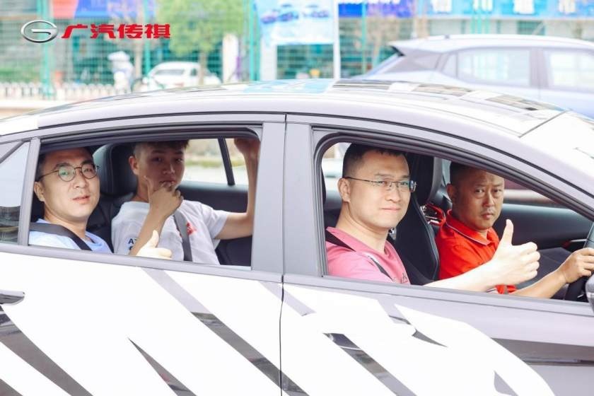听说年轻人钟意的第一台车都选TA？那当然要去试试啊！