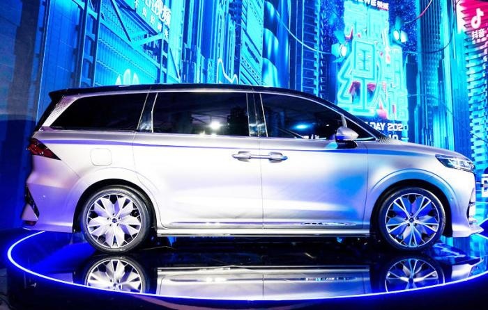 对标别克GL8，荣威高端MPV—iM8抢先看
