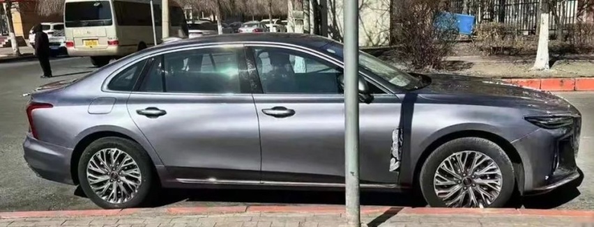 气场不逊BBA，轴距近3米尺寸直逼E级，新红旗H5更多信息曝光