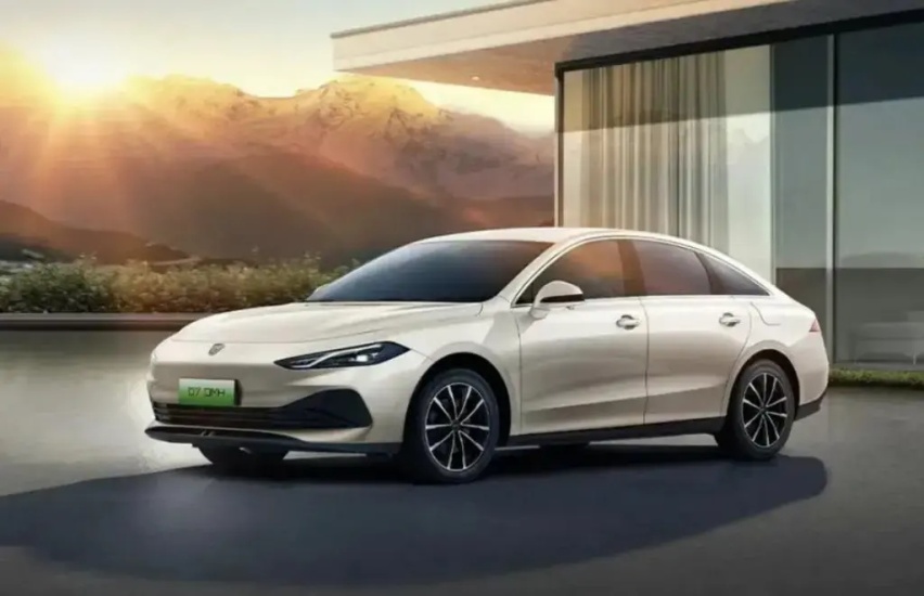油耗低至2.49L，售价最低10万不到！这两款混动新车不容错过