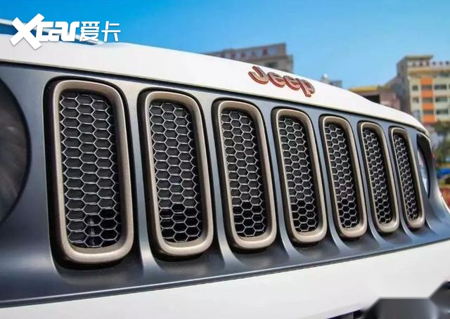 标配空气悬架，满足国六，2019款Jeep大切诺基到港
