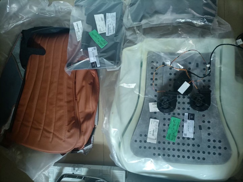 新款迈巴赫S级，奔驰S级原厂改装项目升级腿托