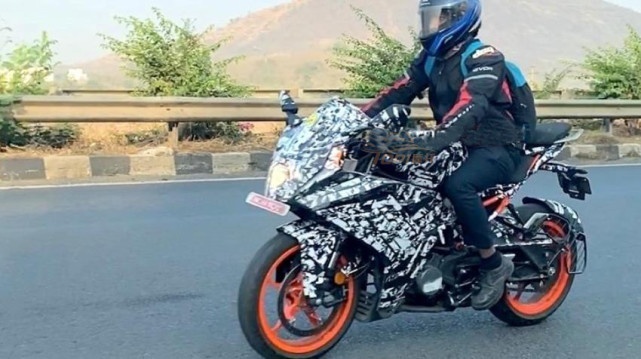 失去战斗姿势 脸盘子变大 KTM RC125/200新车曝光