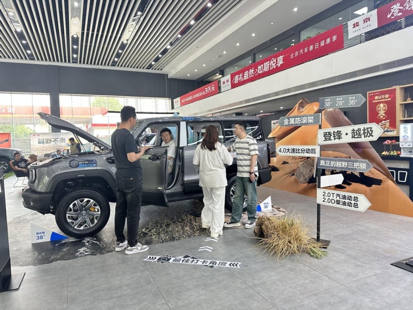 售价18.98万元 “越野攀爬第一车”全新BJ40刀锋英雄版正式上市