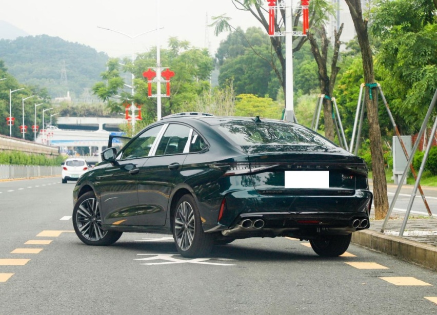 售价9.99万元，奇瑞艾瑞泽8荣耀版上市，搭载1.6T发动机