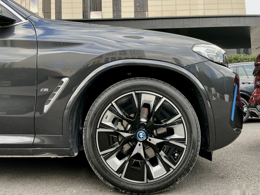 与新BMW iX3和新BMW X3同行，让“每一程都了不起”