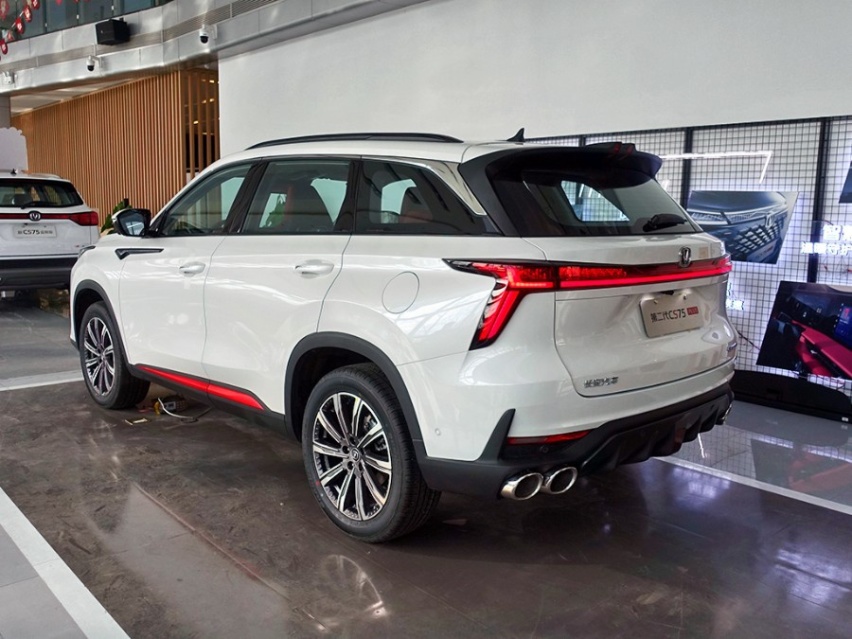 售价12.49万元起，第二代长安CS75PLUS正式上市