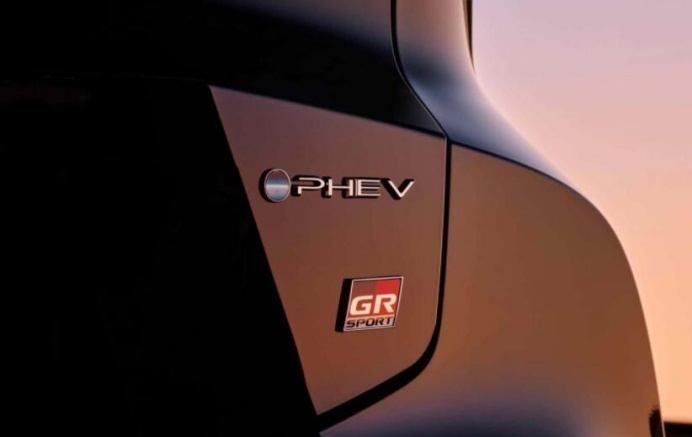 高颜值小型SUV！新增2.0L插混动力，丰田全新一代C-HR官图发布