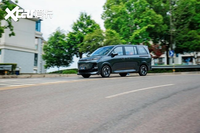 硬实力破内卷,向上V6定义下一代国民商用车标准