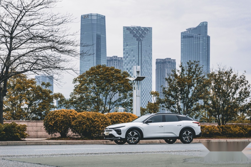 融合轿车、SUV、旅行车，月销破5000辆，凡尔赛C5X带你品味福州！