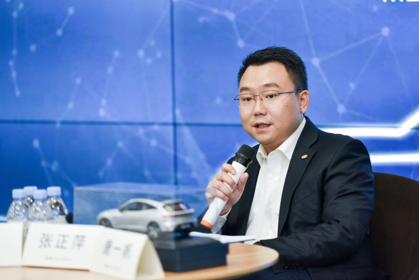 问界M5车主抠车标，赛力斯“错付了”？那倒也没有