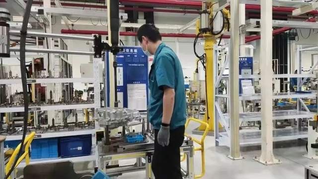 上海汽车生产积极复工 停摆月余损失超千亿