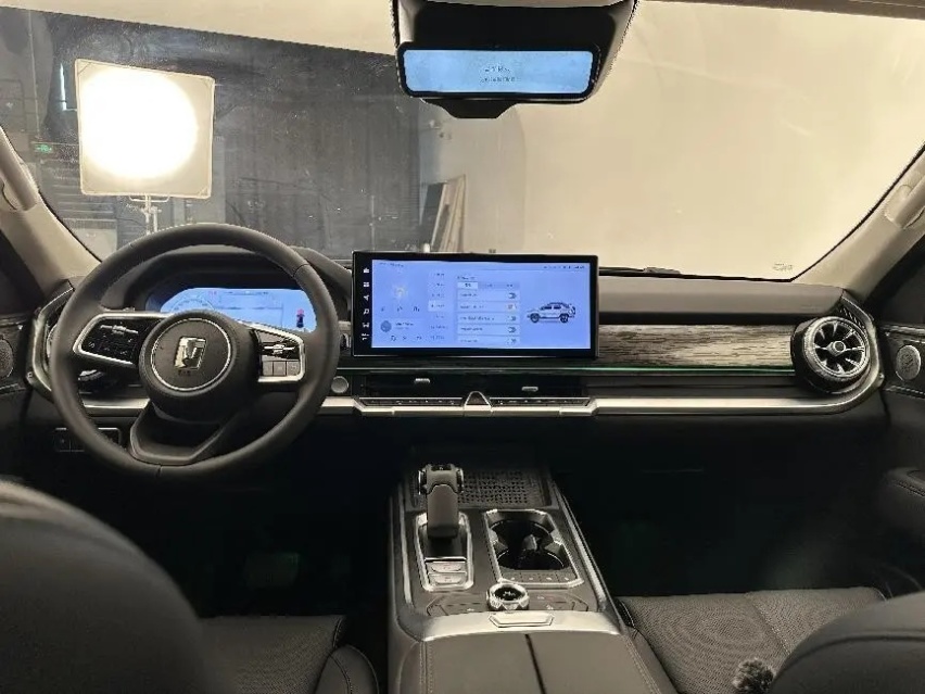 机甲硬派插混智能越野SUV，全新坦克400 Hi4-T有多好玩？