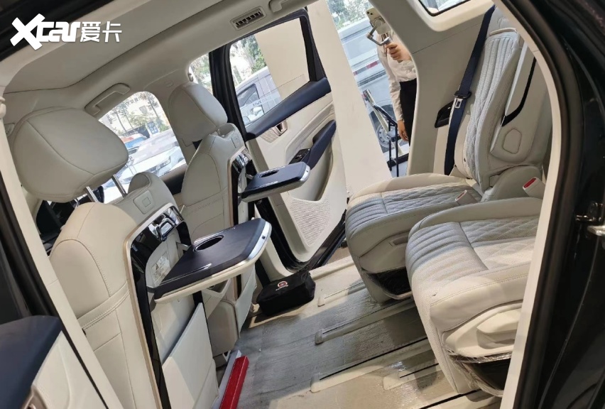 五菱又造人民需要！混动MPV到店，大过奥德赛，百公里不到5L油
