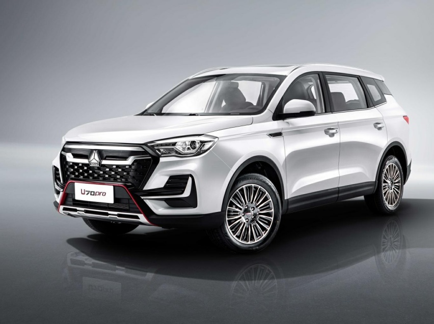 中国重汽U70 PRO：8.98万买7座中型SUV，轴距2米8