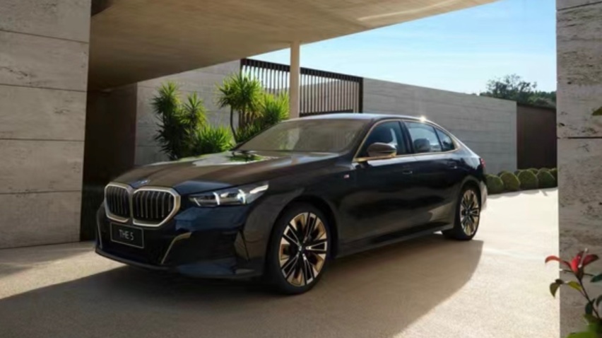 又大又运动的全新BMW 5系，独特的“商务休闲”范