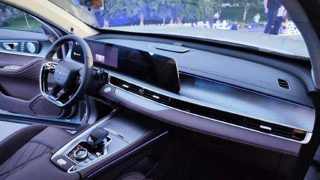 瑞虎8家族冠军版双车上市，12.69万元起，冠军之路才开始