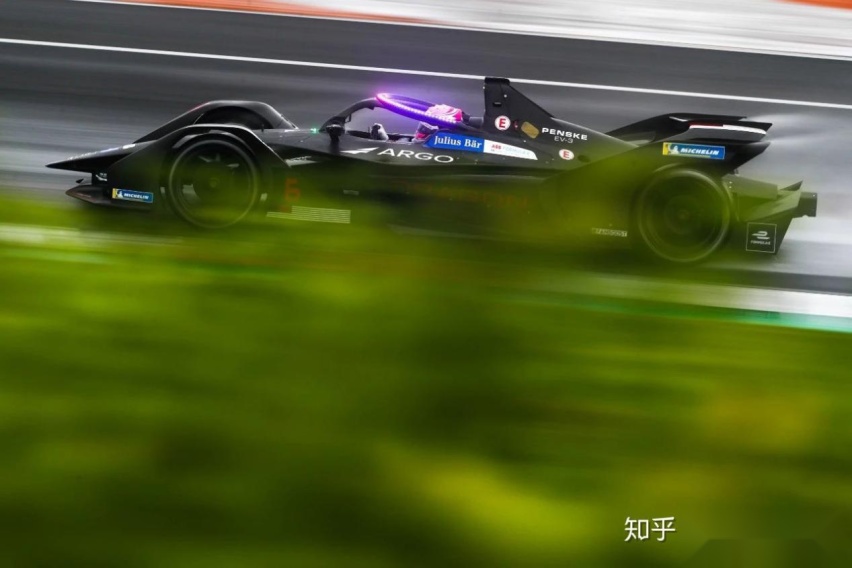 新动版ER6实力破圈，高阶智驾助力R汽车 “加速超车”