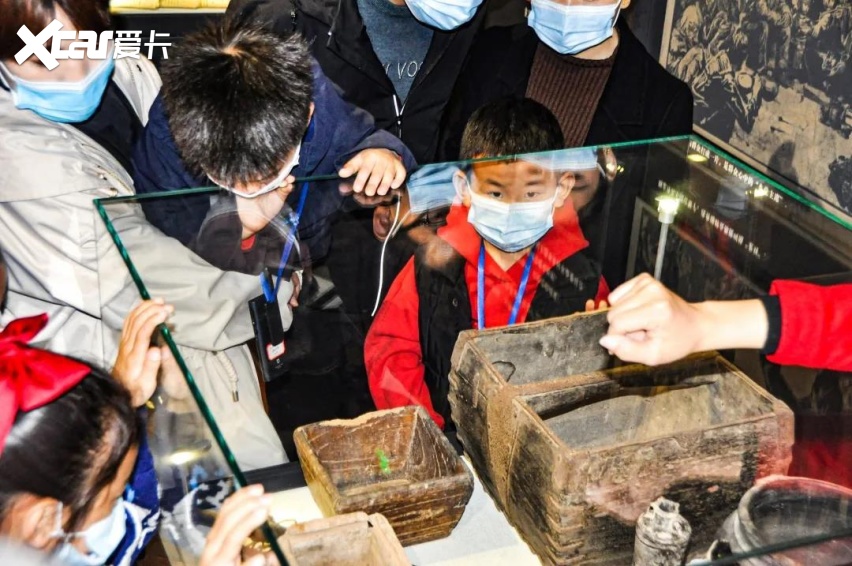 “春风绿野 在星间”西安华中星辉奔驰公益植树节圆满落幕