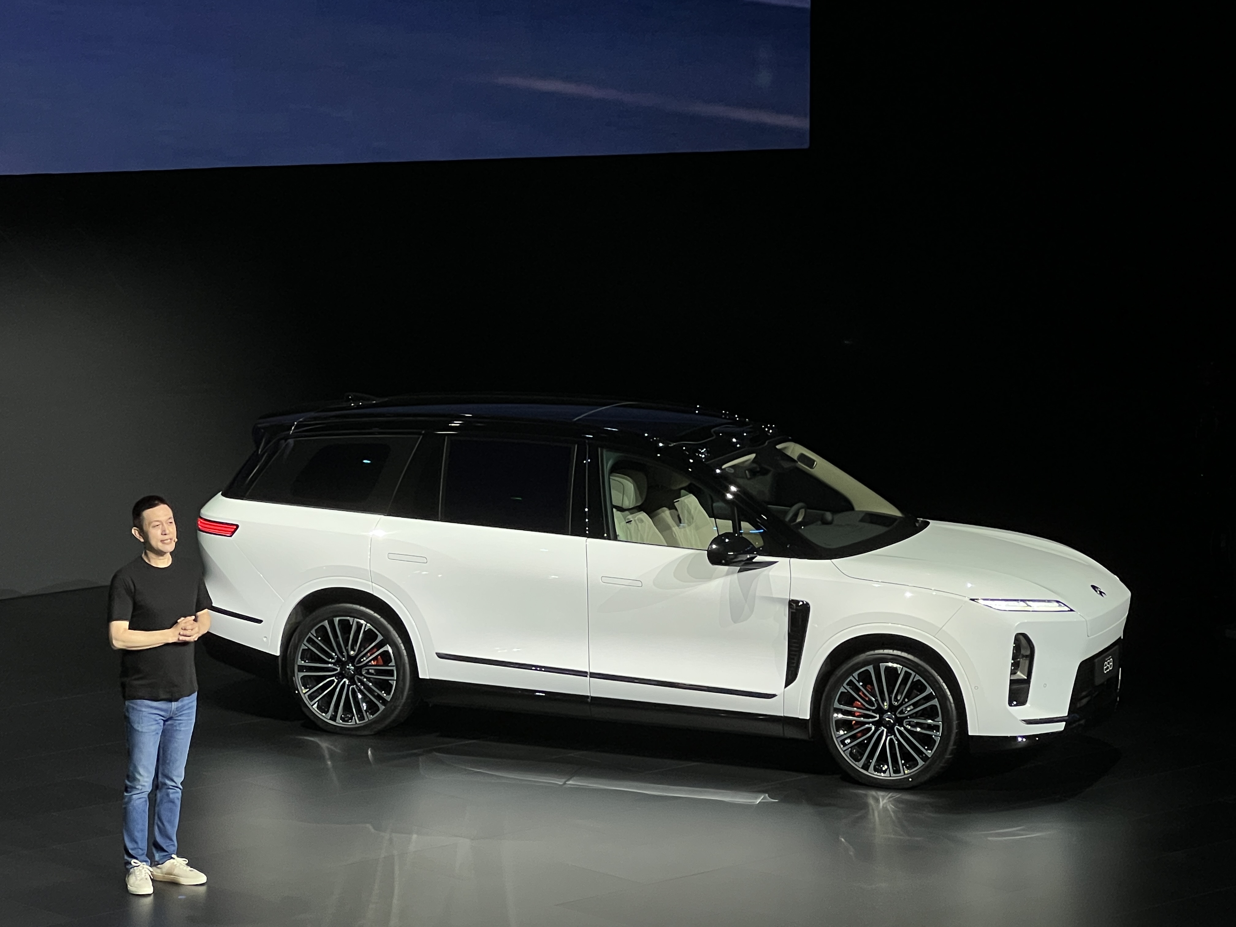 租電方案30.88萬元起 蔚來全新ES8正式開啟預(yù)售 租電方案30.88萬元起 蔚來全新ES8正式開啟預(yù)售