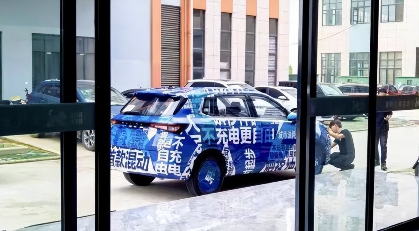 五菱的混动车也来了！弹射起步，超能省，网友：便宜就行