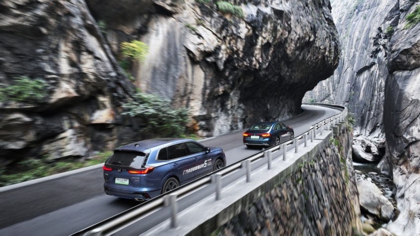 这才是真正的“反响虚标”，满电满油能跑2132km，又快又稳又省