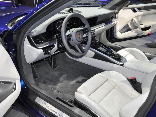 全新保时捷911 Carrera 4S 最大马力309匹 零到百公里只需3.7秒