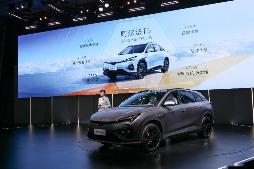 【E汽车】配备同级唯一800V超充：极狐阿尔法T5正式上市