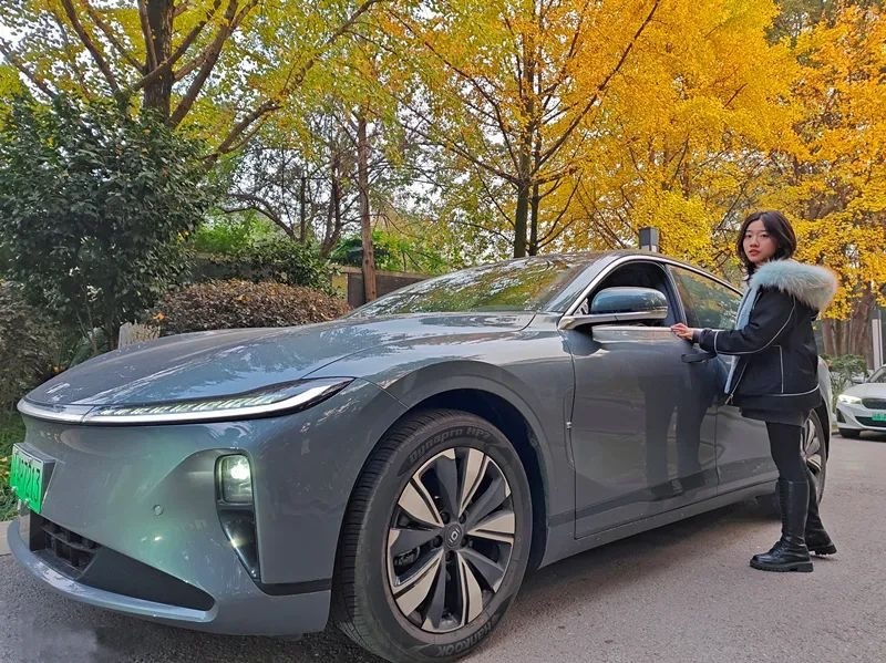 公司女同事喜提驾照，就被波帆刚提的长安启源A07种草了