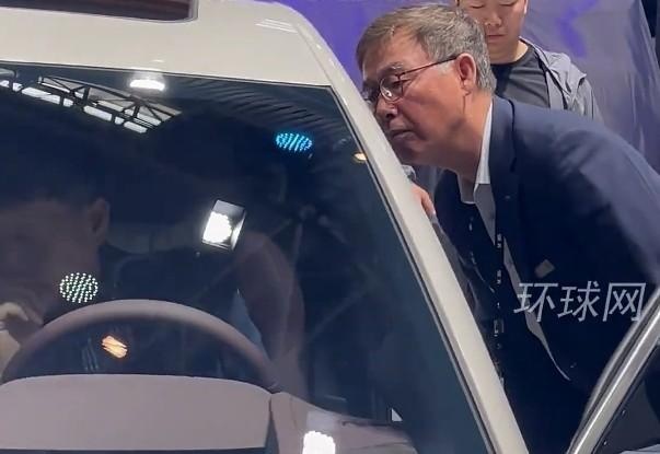 2024北京车展:日本人皮尺测红旗、老外包围奇瑞展台，国产崛起了