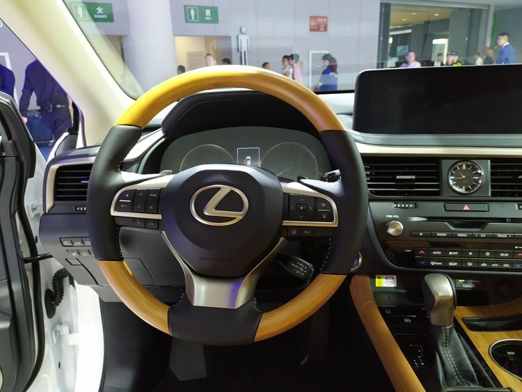 雷克萨斯RX450hl亮相成都车展 带来加长版