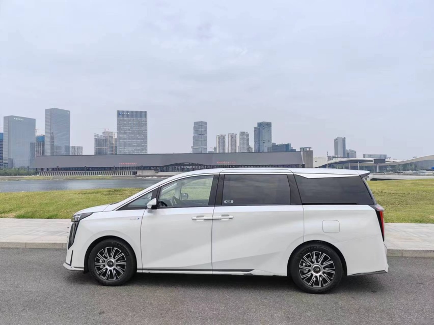 综合续航超1000km，配2.0T插混动力，广汽传祺E9带来的就是享受