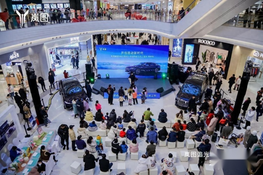 25.28万起售 搭载百万级可预判魔毯底盘 岚图追光PHEV 泉城上市