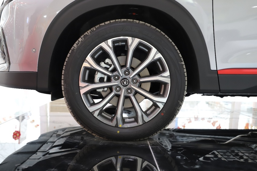 换装全新家族前脸 实拍2021款长安CS85 COUPE