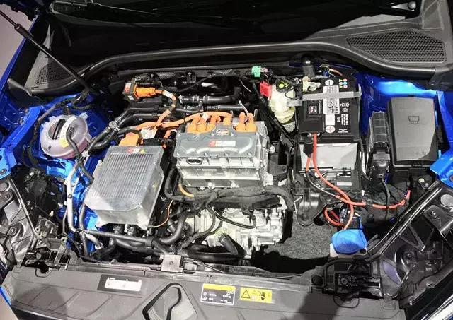 奥迪“逆袭”纯电时代，e-tron和Q2L e-tron“带盐”豪华与靠谱