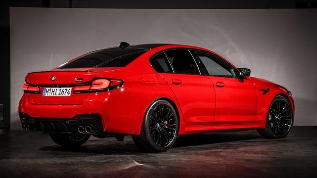 四门V8大对决 你选宝马M5还是奔驰AMG E63