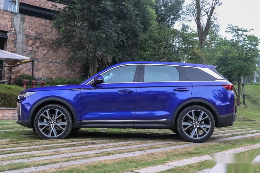 10余万买一台2.0T的中型SUV，奔腾T99只是虚有其表？