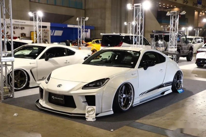 KUHL改装宽体GR86/BRZ，风格神似2000年初的《极品飞车》