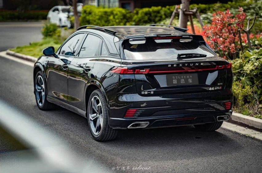 大学毕业买什么车？奔腾B70S不容错过，不到13万就有2.0T