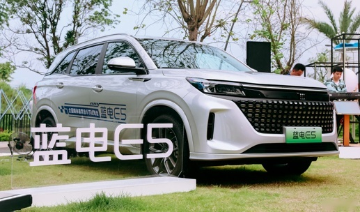 争做行业新标杆|试驾蓝电E5，感受独属于蓝电汽车的新能源魅力