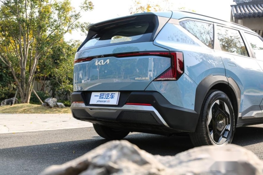 15万级合资纯电SUV，百变座舱够给力，起亚EV5了解一下