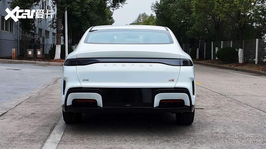 极狐S3预告图来了，定位中型车，动力一般，价格或是看点