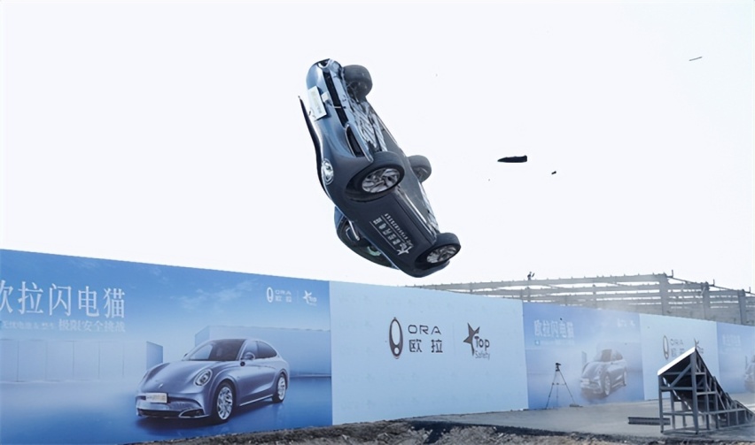 提供三种动力版本 售18.98万-26.98万元 欧拉闪电猫上市