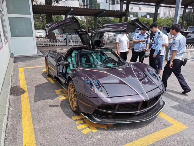 如何在朋友圈低调炫自己的豪车，又不会让人反感呢？